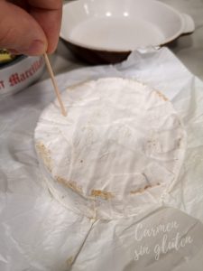 Agujereamos el queso con un palillo