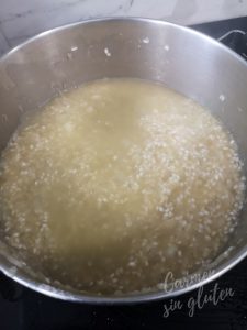 Empezamos a añadir el caldo de verduras