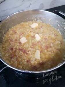 Añadimos mantequilla en trozos