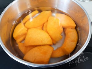 Ponemos a hervir la calabaza en trozos
