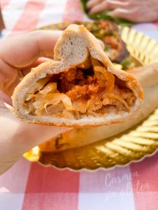 Cocarroi de sobrasada y cebolla